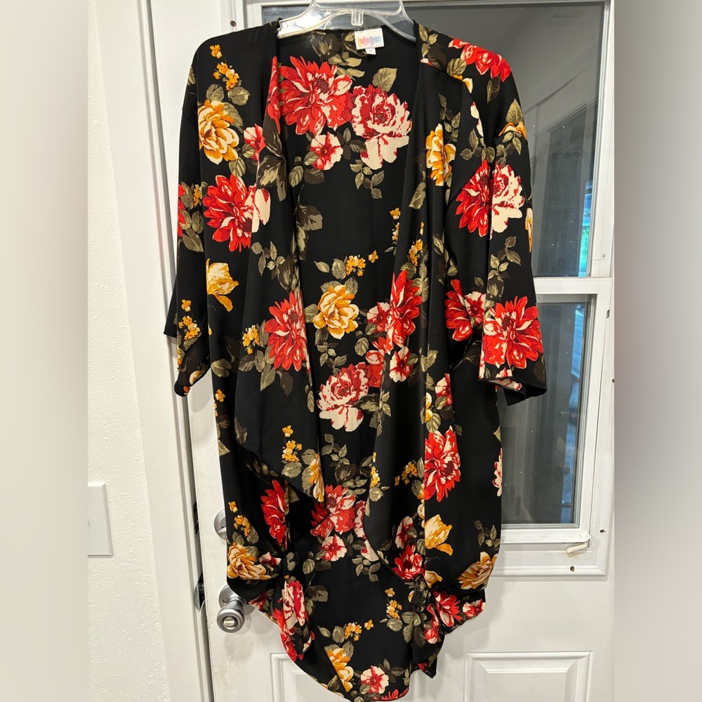 Lularoe Size Medium Floral Shirley